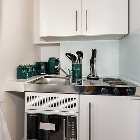 Small And Trendy Studio 3B Лондон Экстерьер фото
