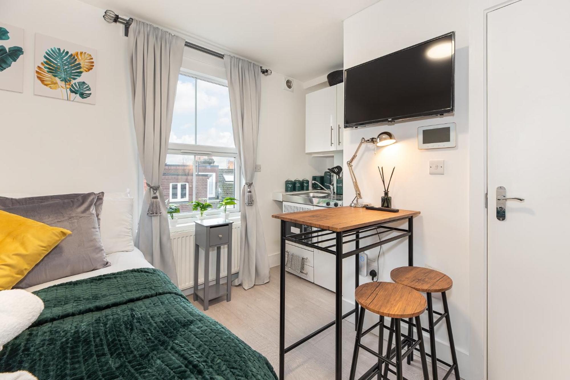 Small And Trendy Studio 3B Лондон Экстерьер фото