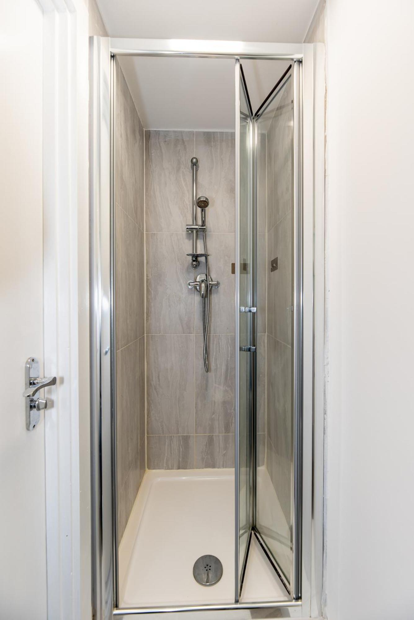 Small And Trendy Studio 3B Лондон Экстерьер фото